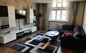 Schoenes City-Apartment Im Zentrum Mit Balkon