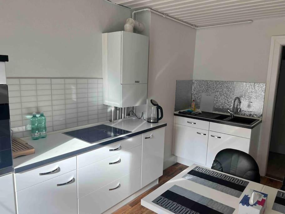 Schoenes City-Apartment Im Zentrum Mit Balkon Hof  Exterior foto