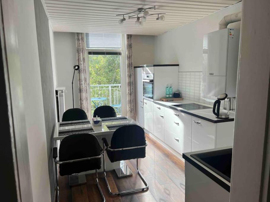 Schoenes City-Apartment Im Zentrum Mit Balkon Hof  Exterior foto